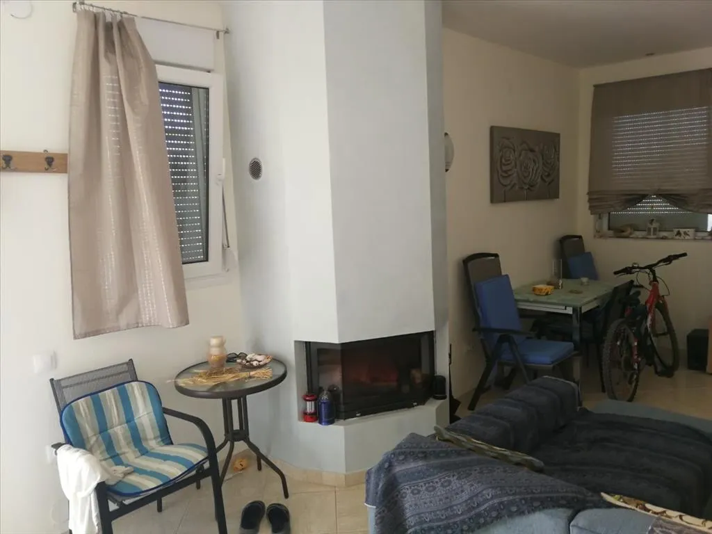 Living & dining: the original phone photo, before Yokva